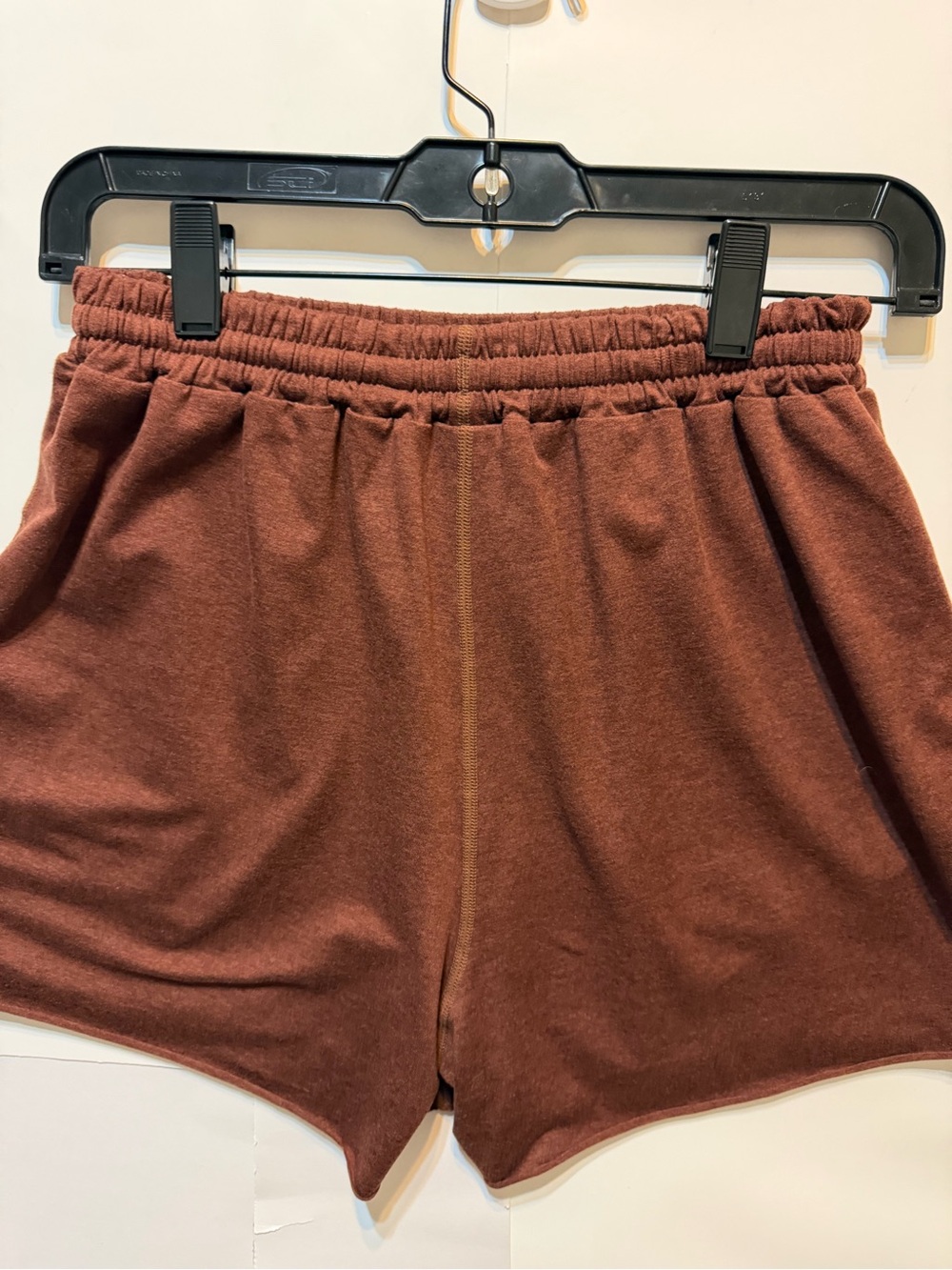 Vuori Women's Brown Athletic boyfriend Shorts with Elastic Waist Lightweight - Picture 6 of 14